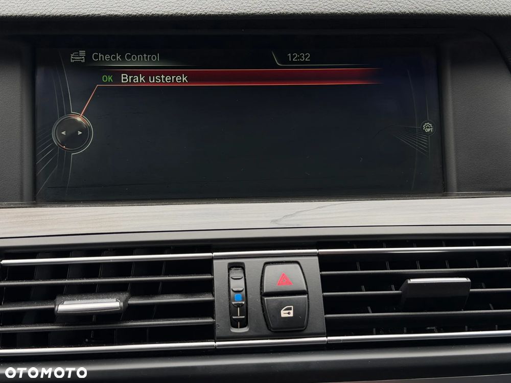 BMW Seria 5 525d xDrive Luxury Line - 28