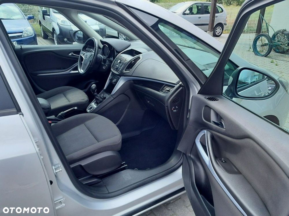 Opel Zafira - 10
