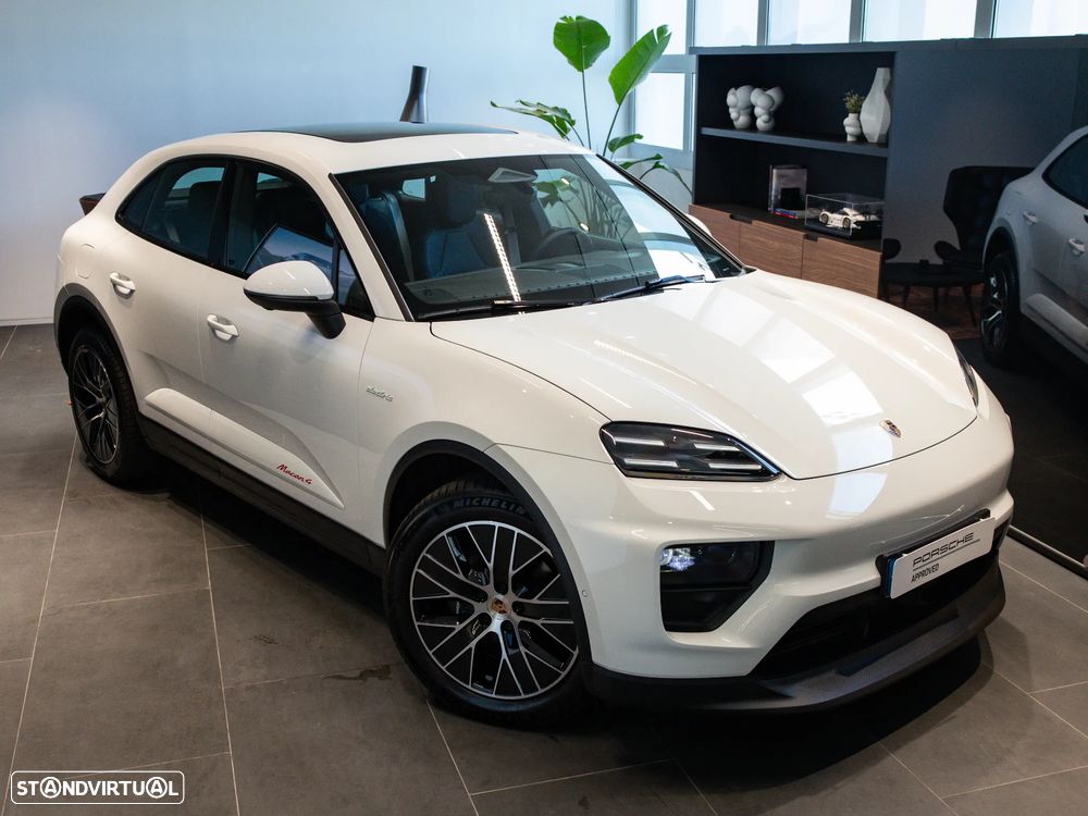 Porsche Macan Electric 4 - 7