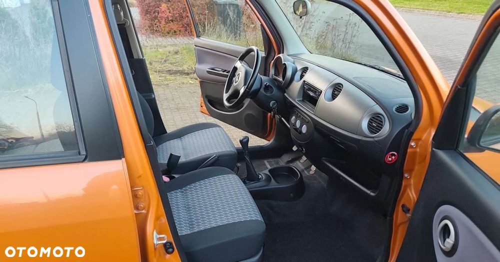 Daihatsu Trevis - 28