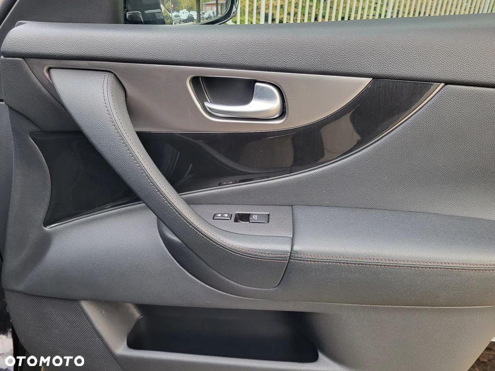 Infiniti Q70 3.0d S Premium - 38