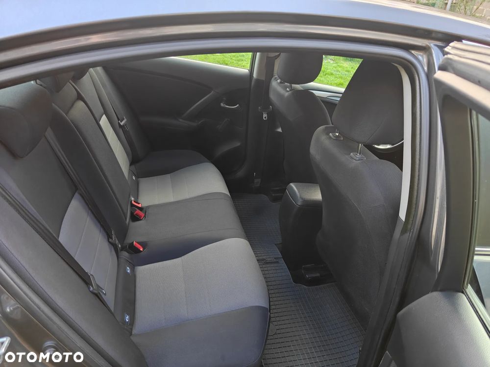 Toyota Avensis 1.6 D-4D Active - 17