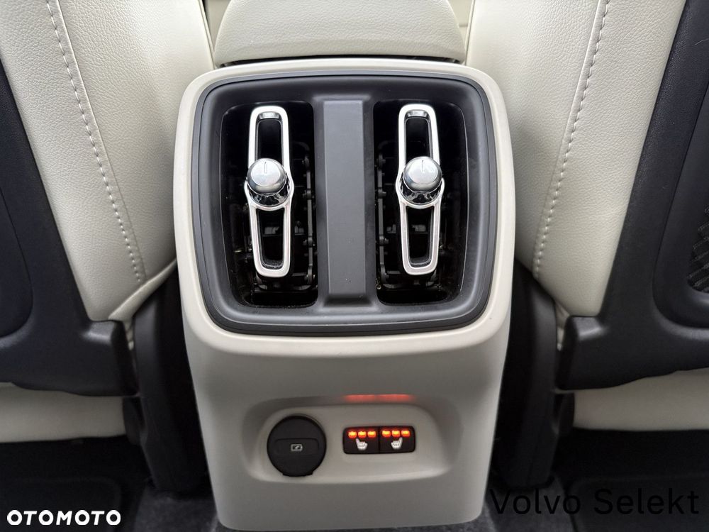 Volvo XC 40 - 24