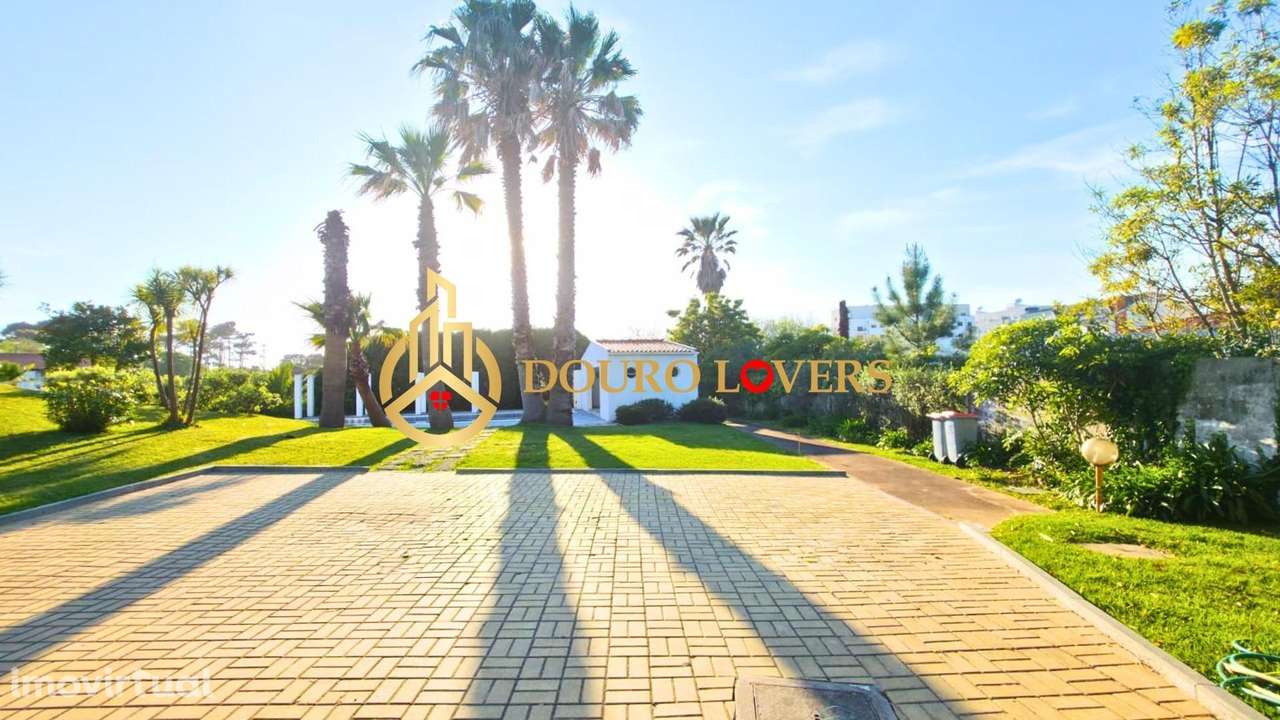 Moradia com 4.900 m² junto à Praia de Miramar com piscina - Grande imagem: 2/42