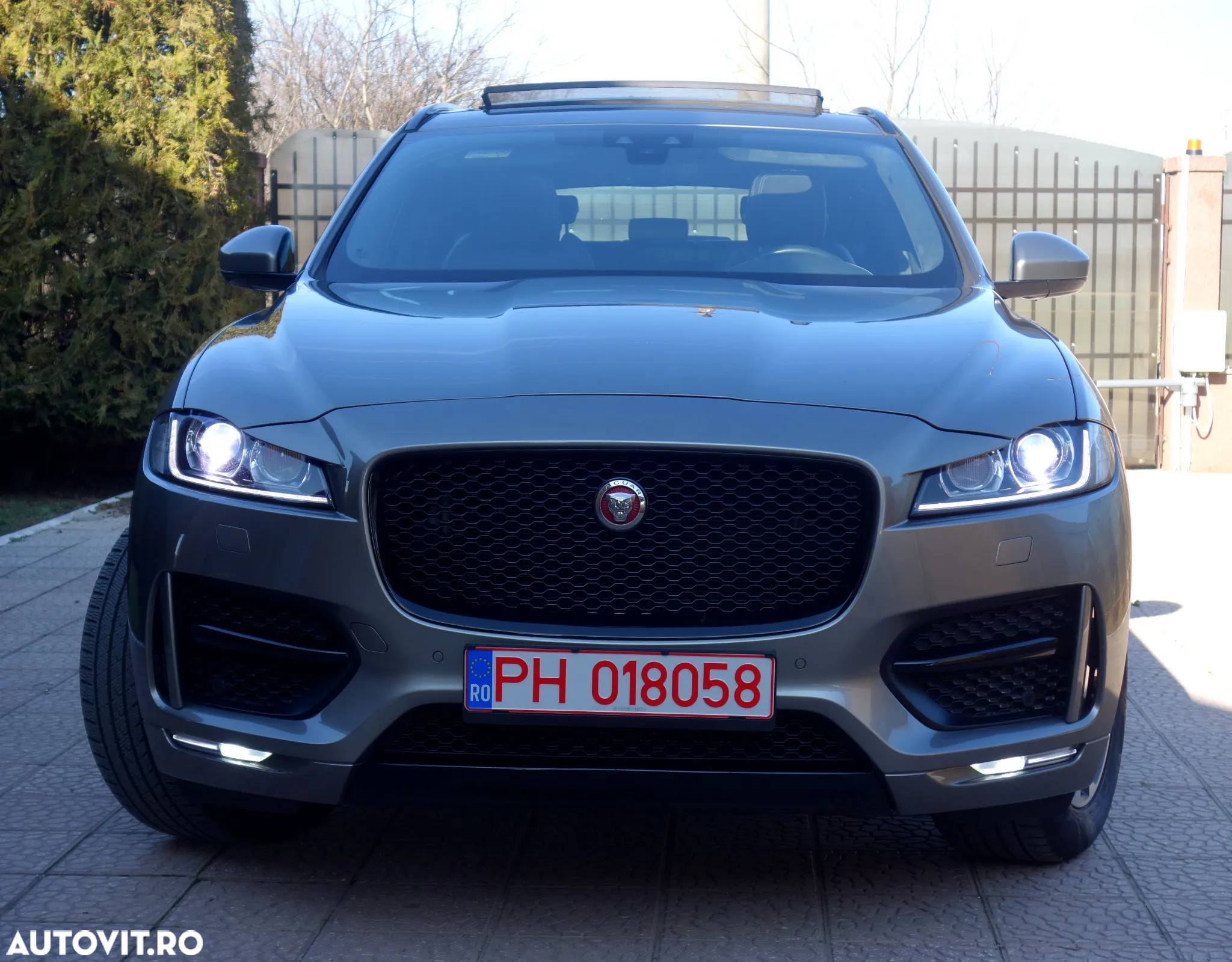 Jaguar F-Pace 25t AWD R-Sport - 3
