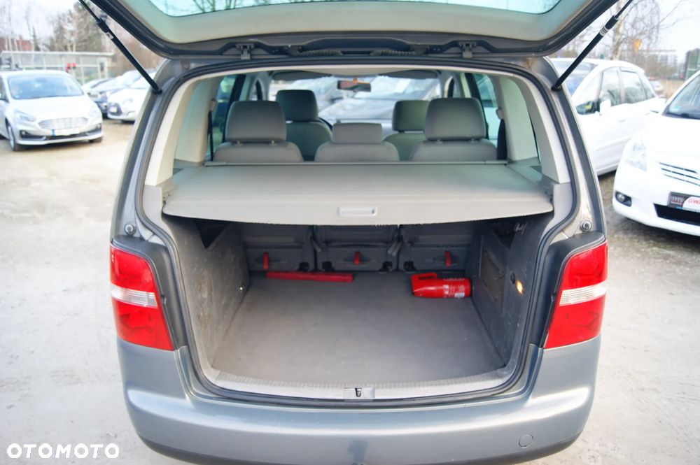 Volkswagen Touran 2.0 TDI Highline - 15