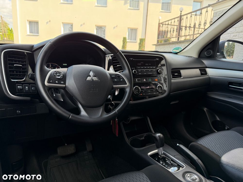 Mitsubishi Outlander 2.2 DI-D 4WD Automatik Instyle - 28