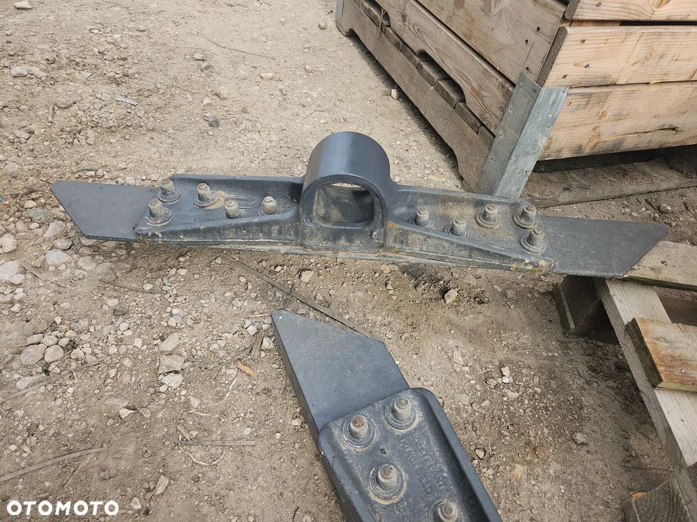 Volvo łapy siodła 130mm  GF Saf Holland - 2