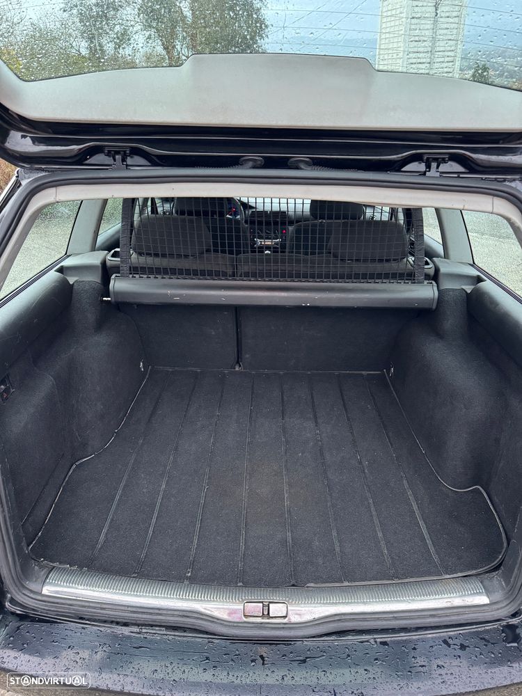 VW Passat Variant 1.9 TDi Trendline - 11