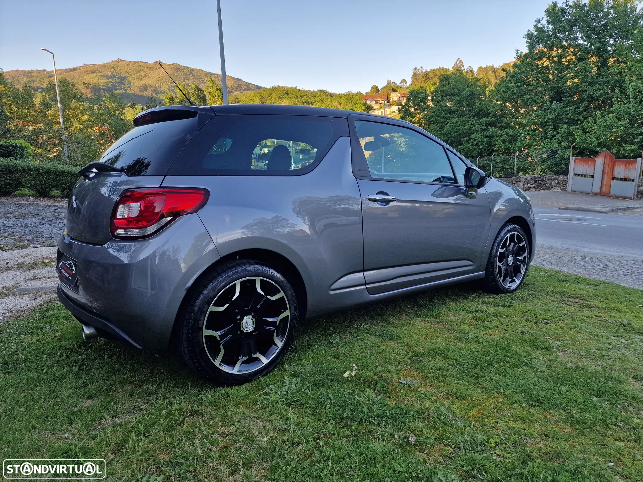 Citroën DS3 1.6 HDi Airdream So Chic - 2