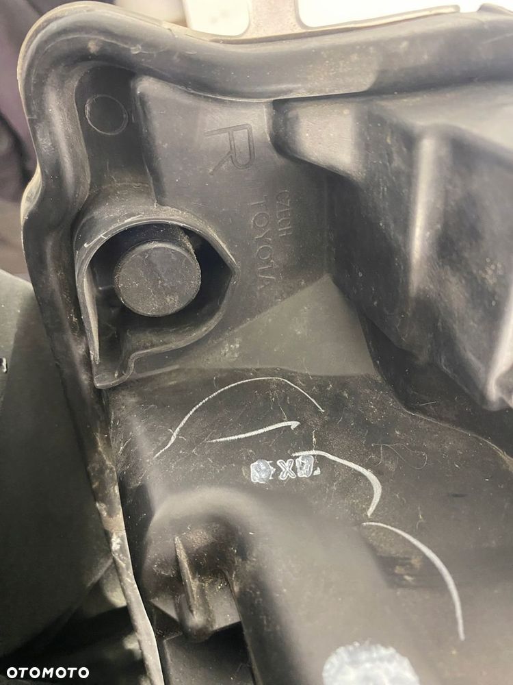 LAMPA PRAWY PRZÓD PRAWA PRZEDNIA TOYOTA YARIS III LIFT EU - 12