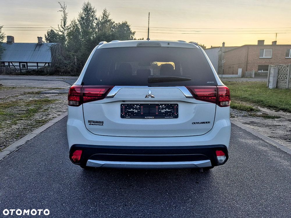 Mitsubishi Outlander 2.2 DI-D 4WD Automatik Diamant Edition - 6