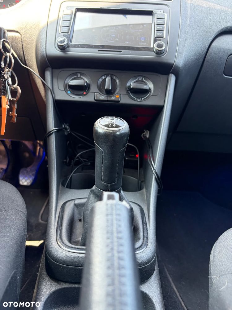 Volkswagen Polo - 32