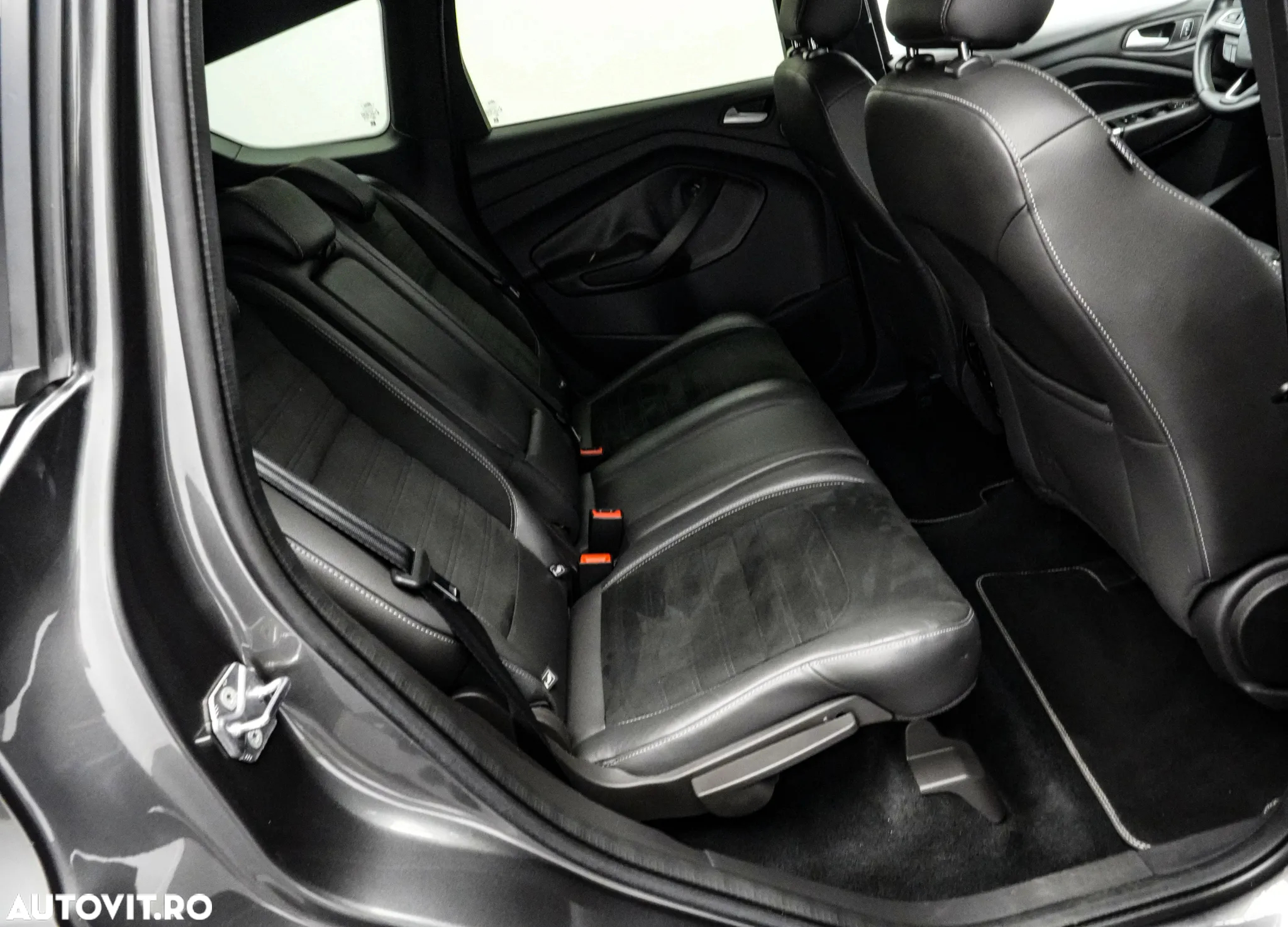 Ford Kuga 2.0 TDCi 4WD Powershift ST-Line - 14