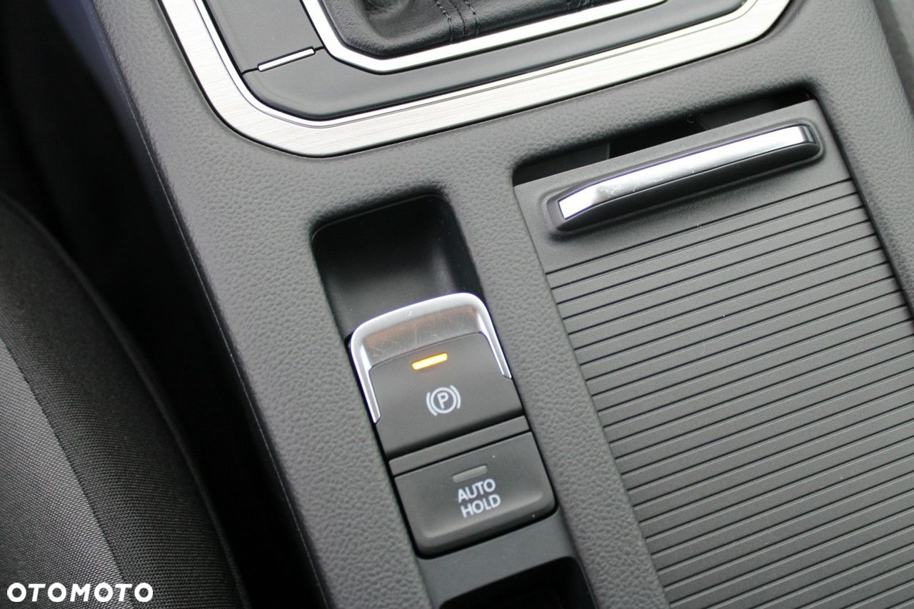 Volkswagen Passat - 28