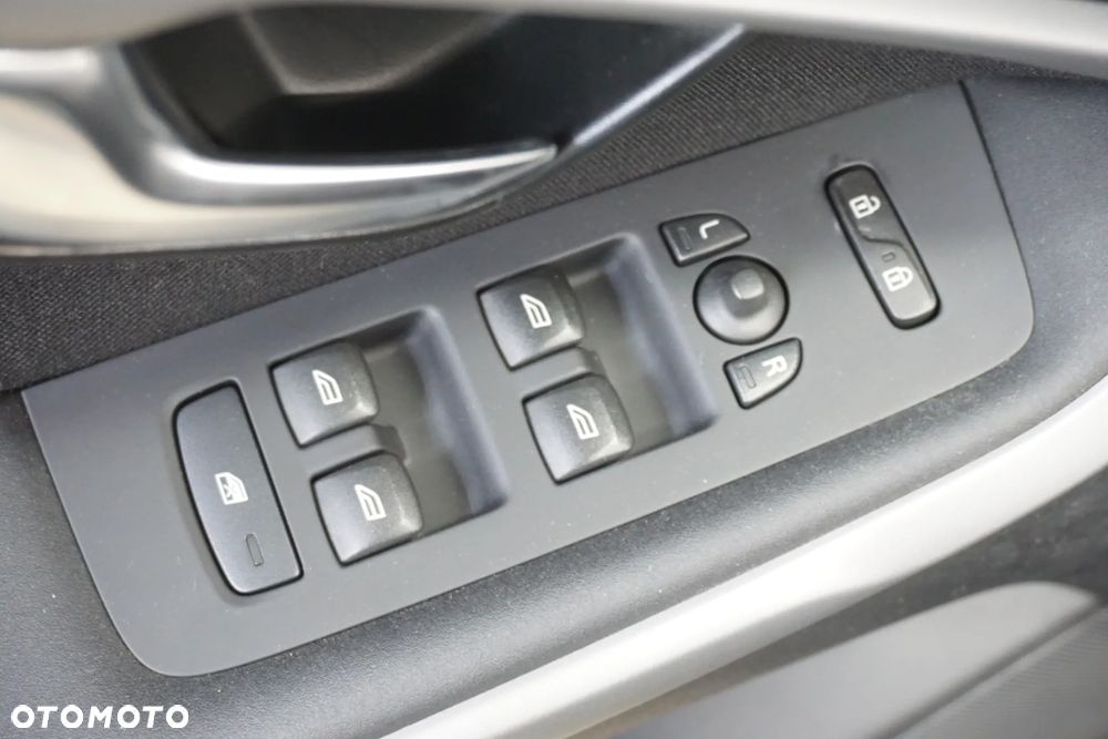 Volvo V40 D2 Kinetic - 28