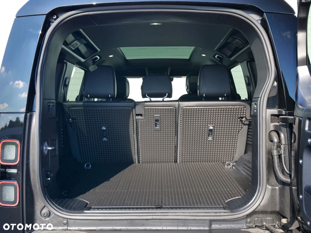 Land Rover Defender - 41