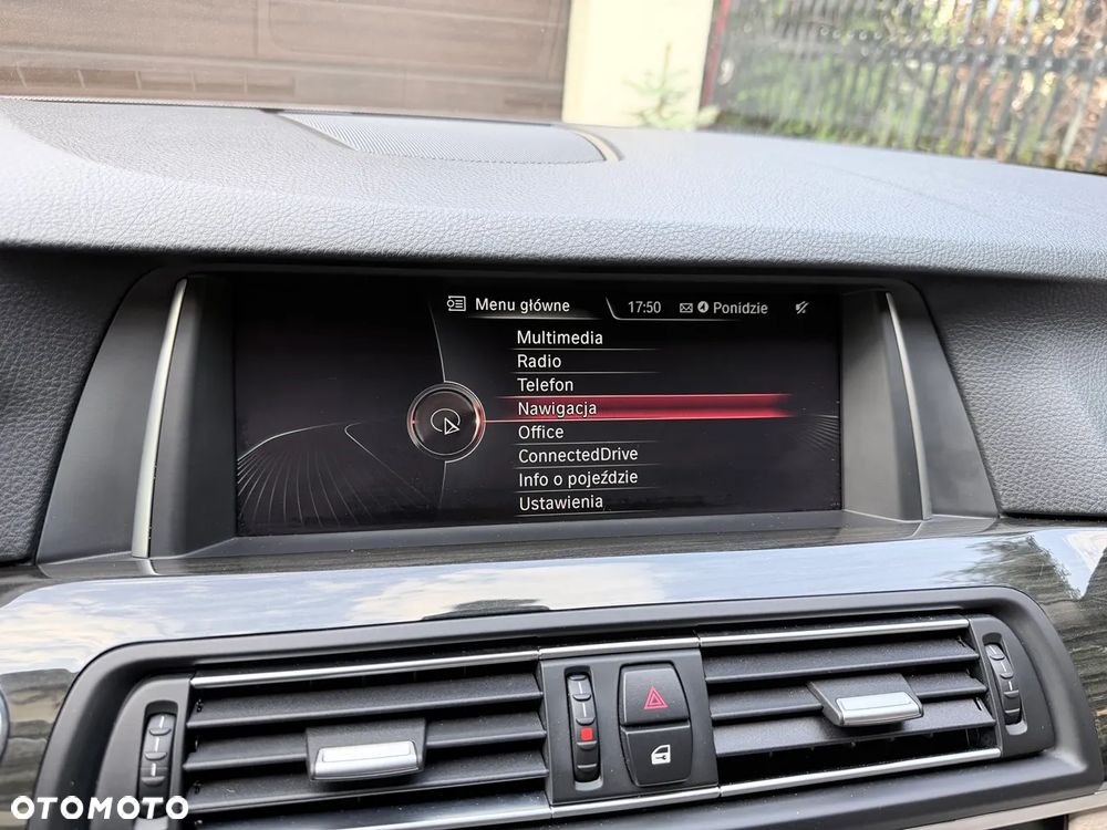 BMW Seria 5 525d Luxury Line - 32