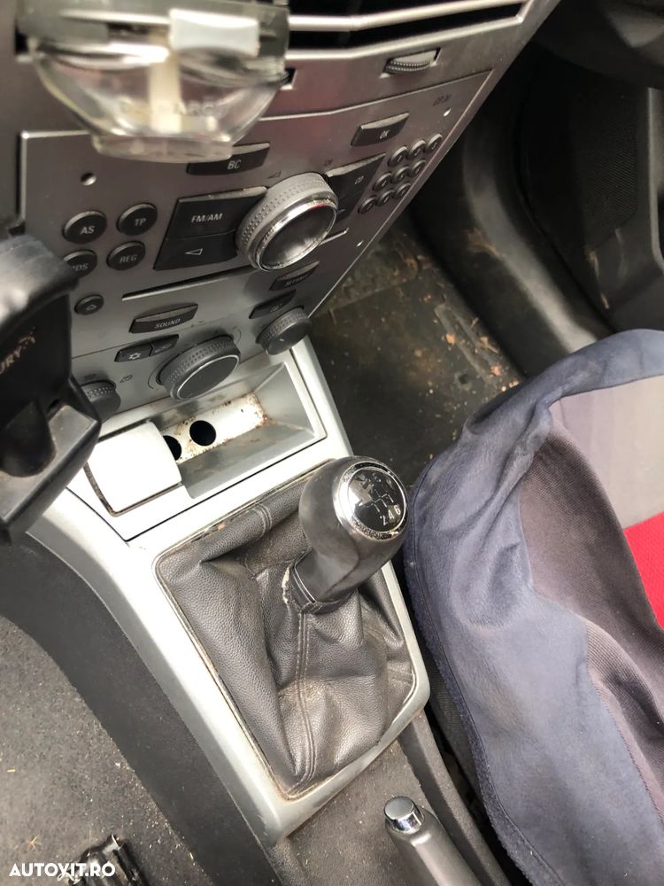 Dezmembrez Opel Astra H facelift break 2009 gri argintiu 1,7 - 8