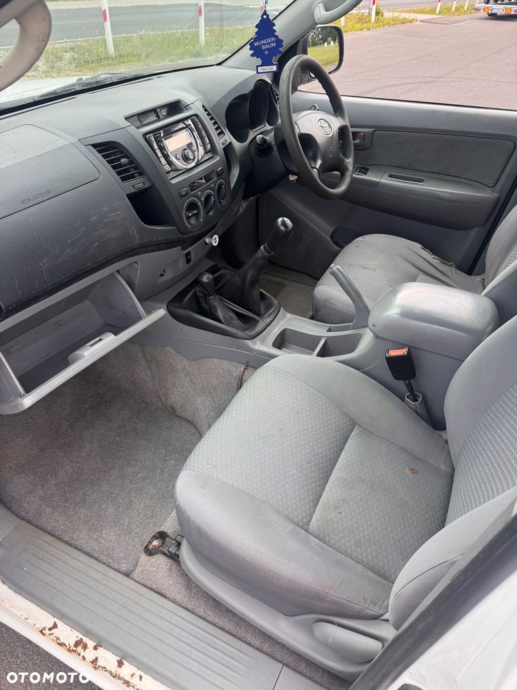 Toyota Hilux 3.0 D-4D Invincible - 13