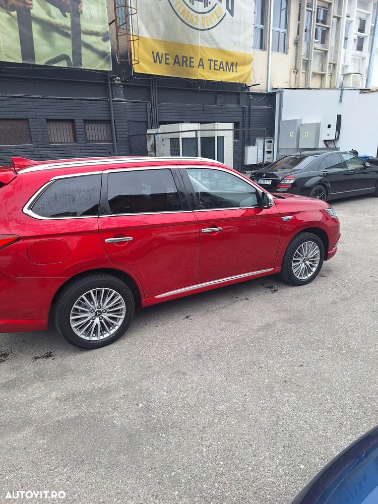 Mitsubishi Outlander PHEV 2.4 L 4X4 Instyle+ - 9