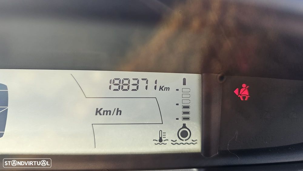 Citroën C4 1.6 HDi 110 Exclusive - 6