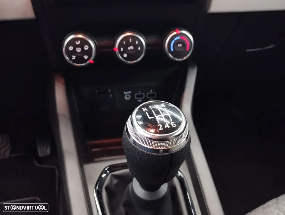 Renault Clio 1.0 TCe Evolution Bi-Fuel - 33