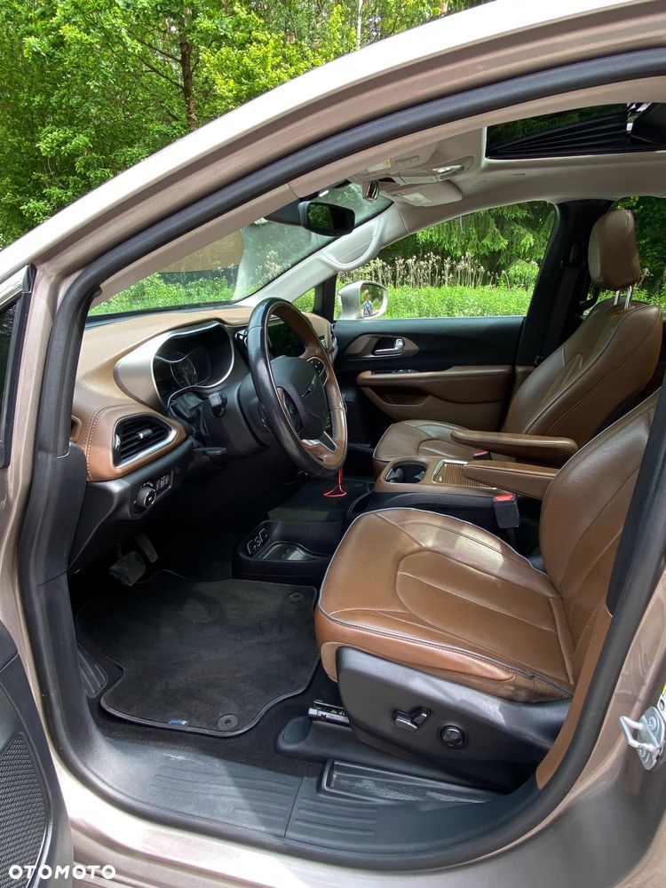 Chrysler Pacifica - 16