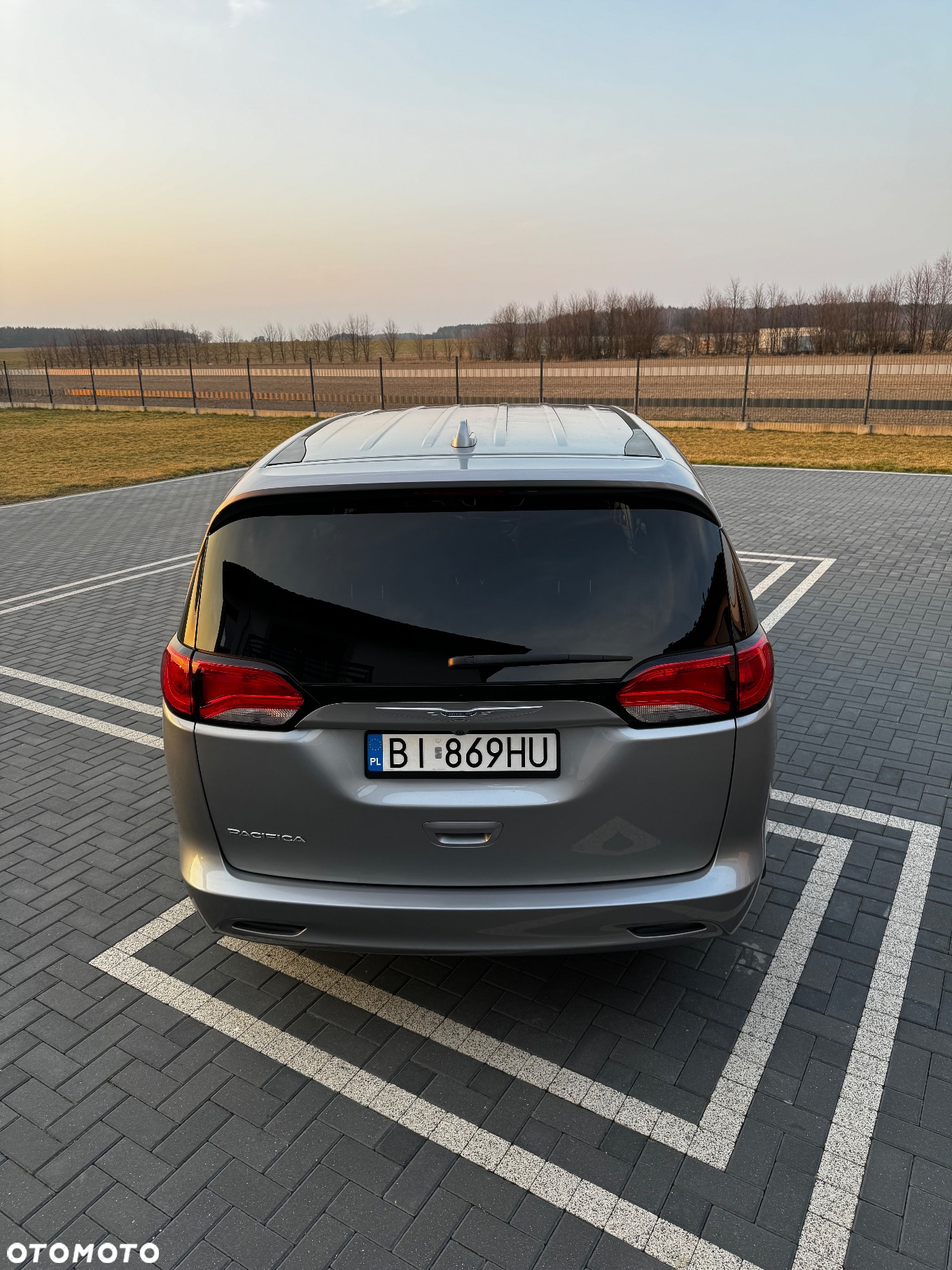 Chrysler Pacifica - 8