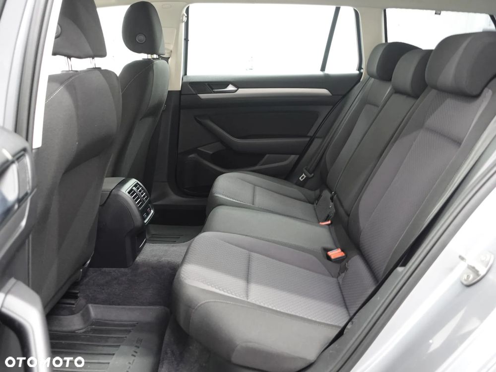 Volkswagen Passat - 21