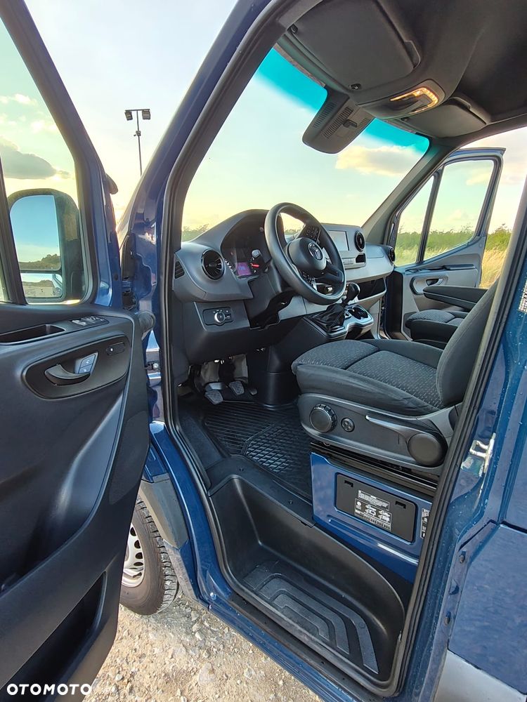 Mercedes-Benz Sprinter - 26