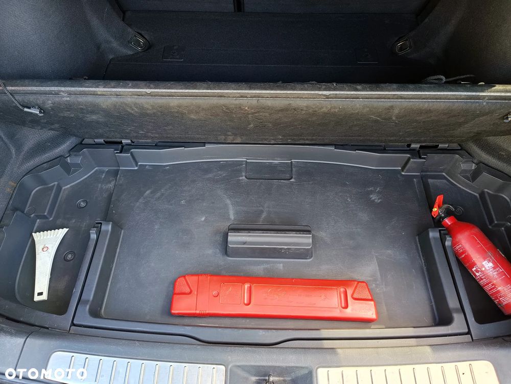 Toyota Avensis - 12