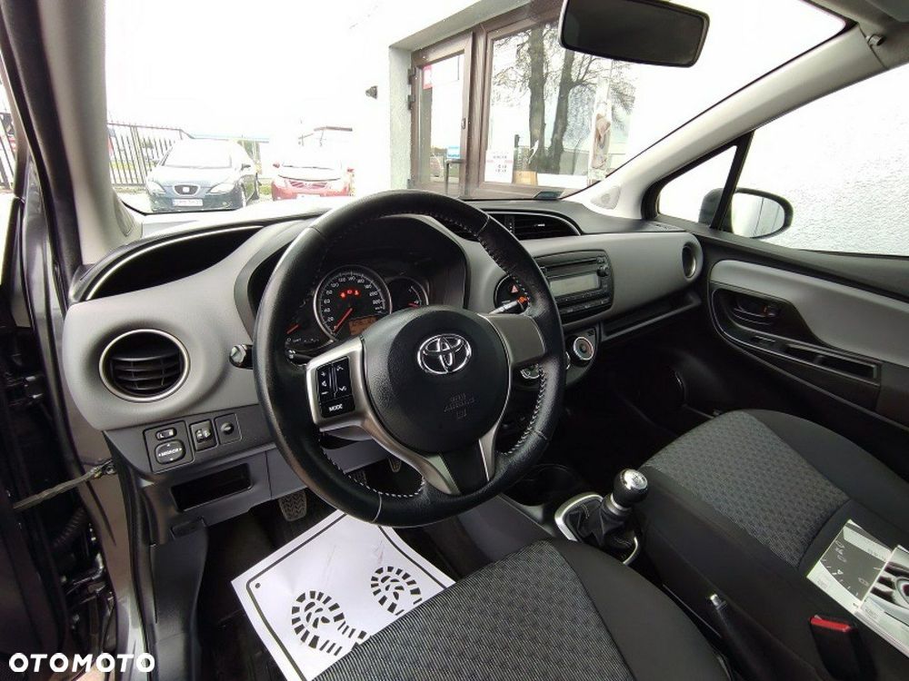 Toyota Yaris - 10