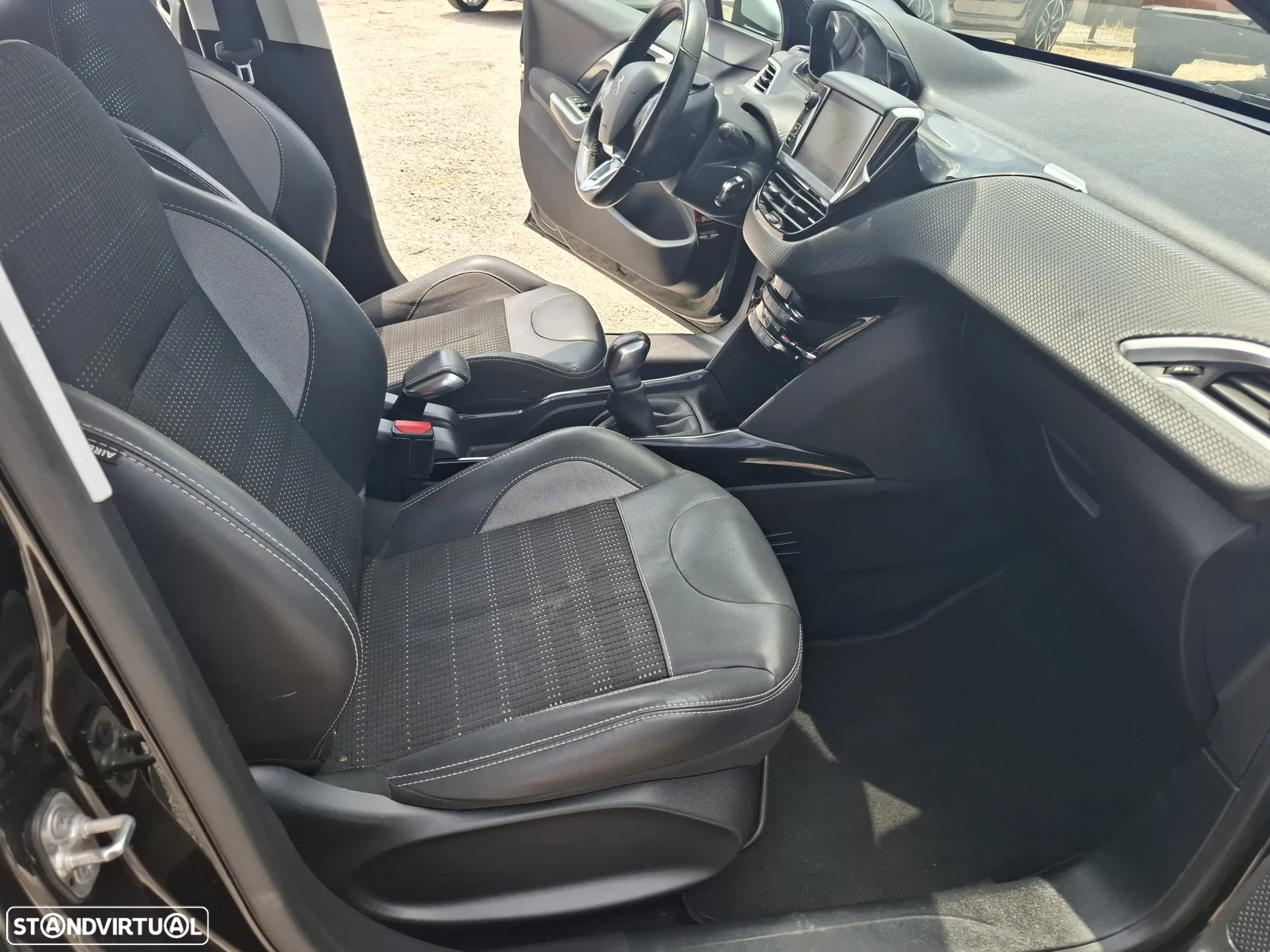 Peugeot 2008 1.6 BlueHDi Allure - 16