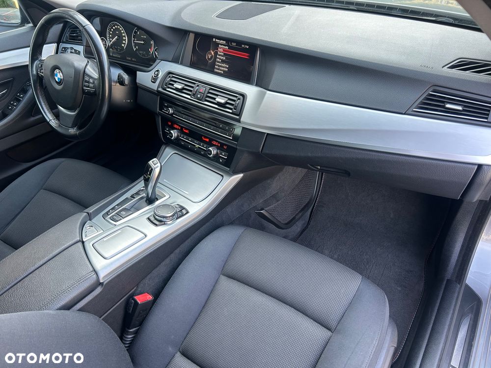 BMW Seria 5 520d xDrive - 24