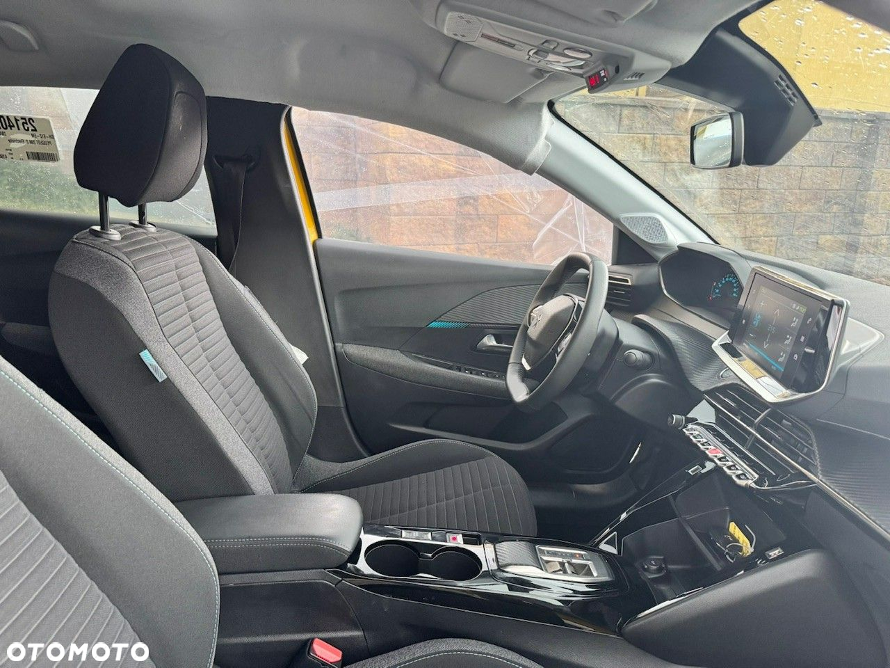 Peugeot 208 - 10
