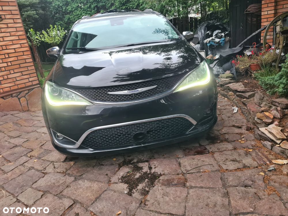 Chrysler Pacifica - 1