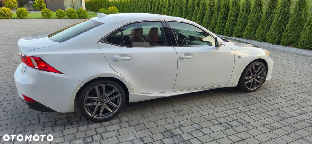 Lexus IS - 11