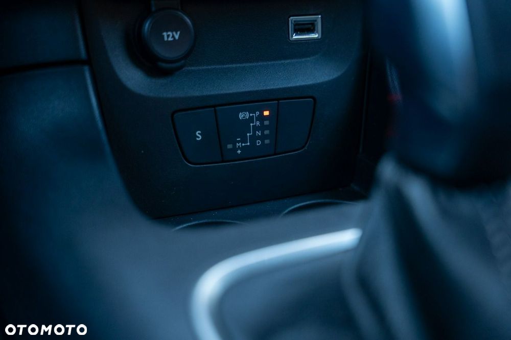 Citroën C3 1.2 PureTech Shine EAT6 - 27