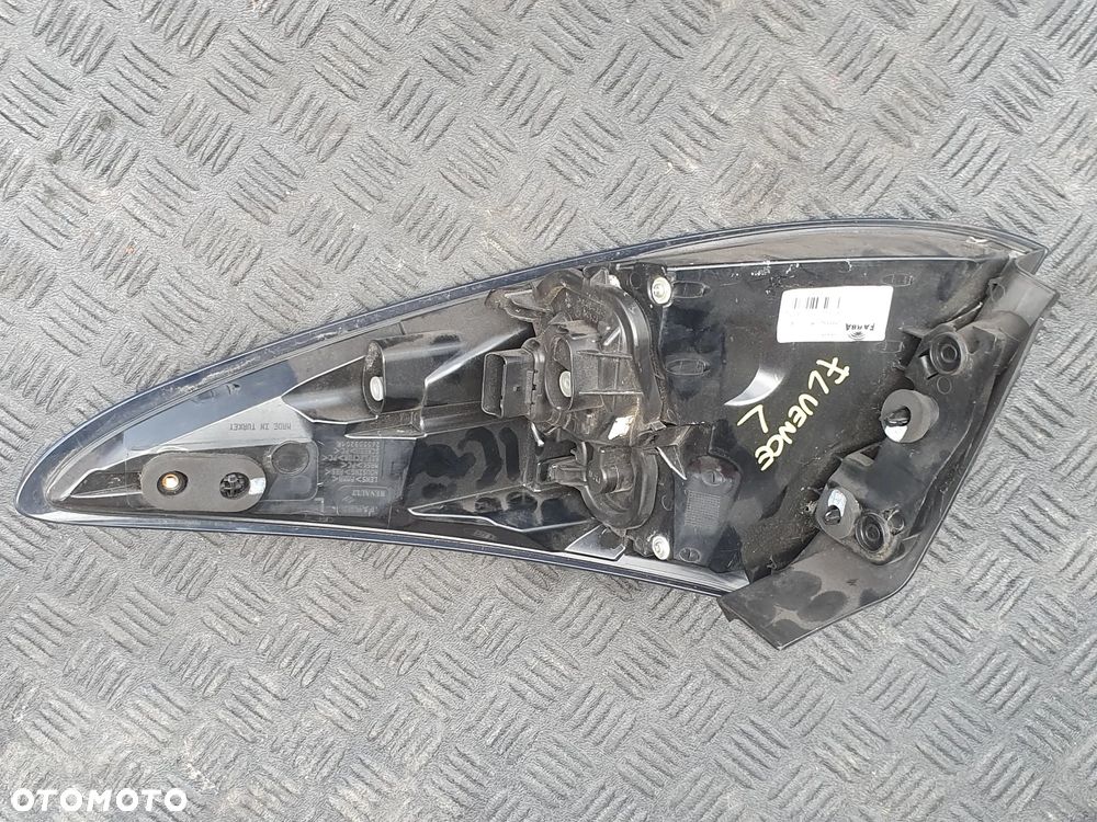 LAMPA TYLNA LEWA RENAULT FLUENCE Z.E. 265559201R - 2