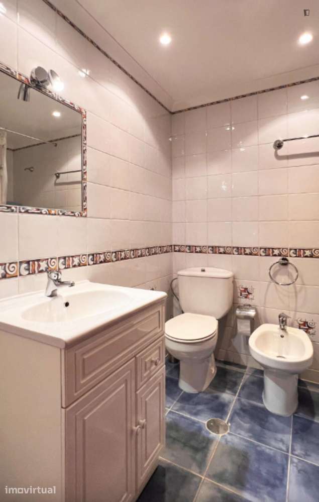 Quarto - localizado em Casal do Bispo Coimbra - Grande imagem: 3/16