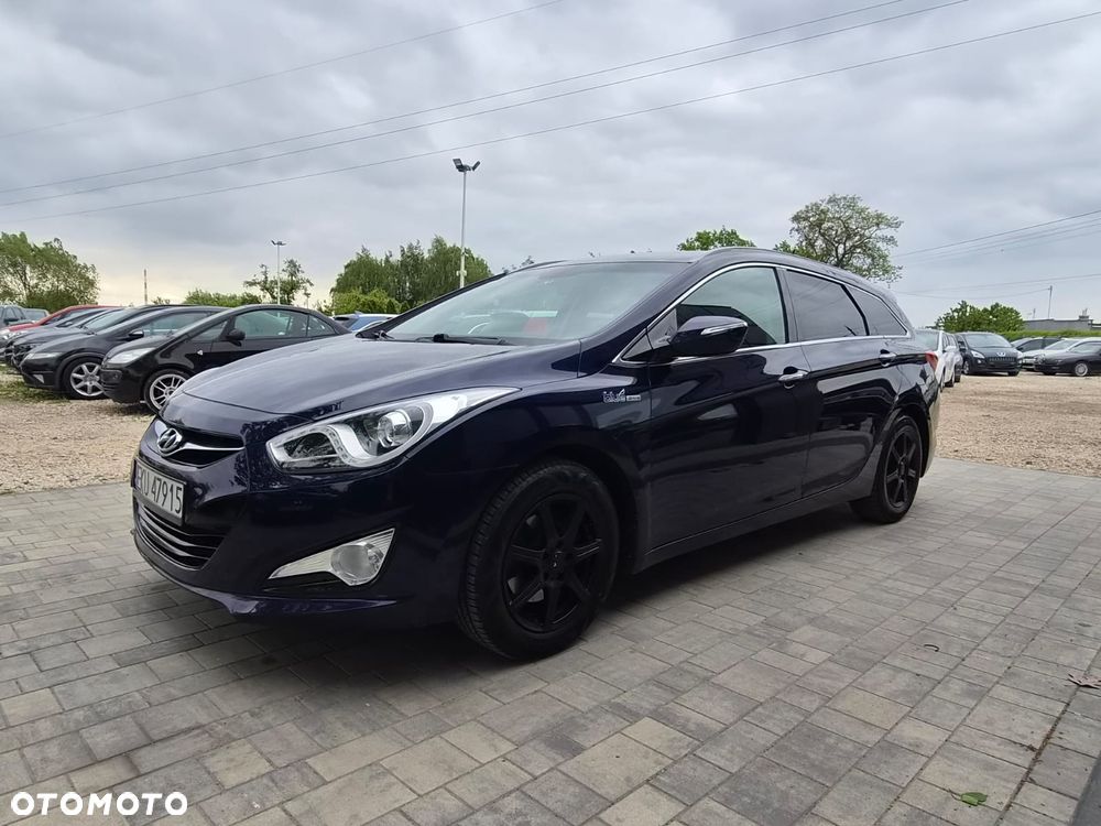 Hyundai i40 Kombi blue 1.6 Family - 12