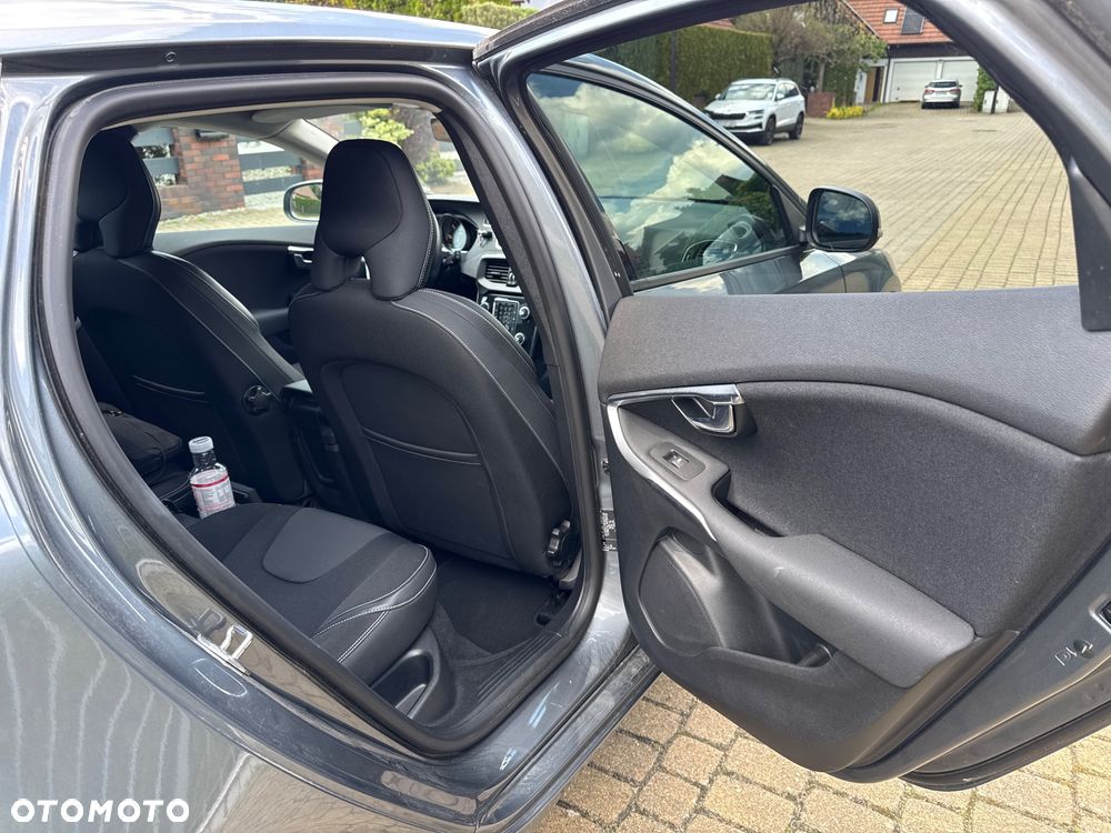 Volvo V40 - 25