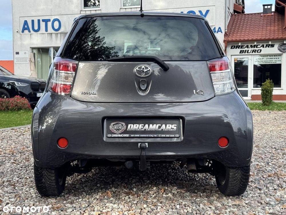 Toyota iQ - 14