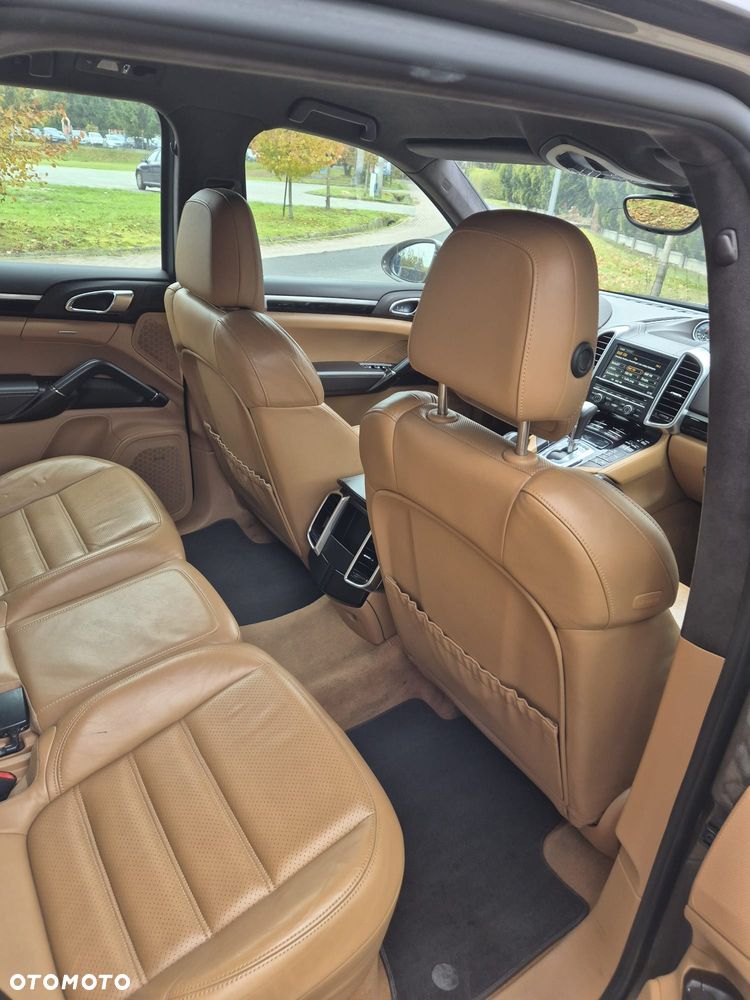 Porsche Cayenne - 19