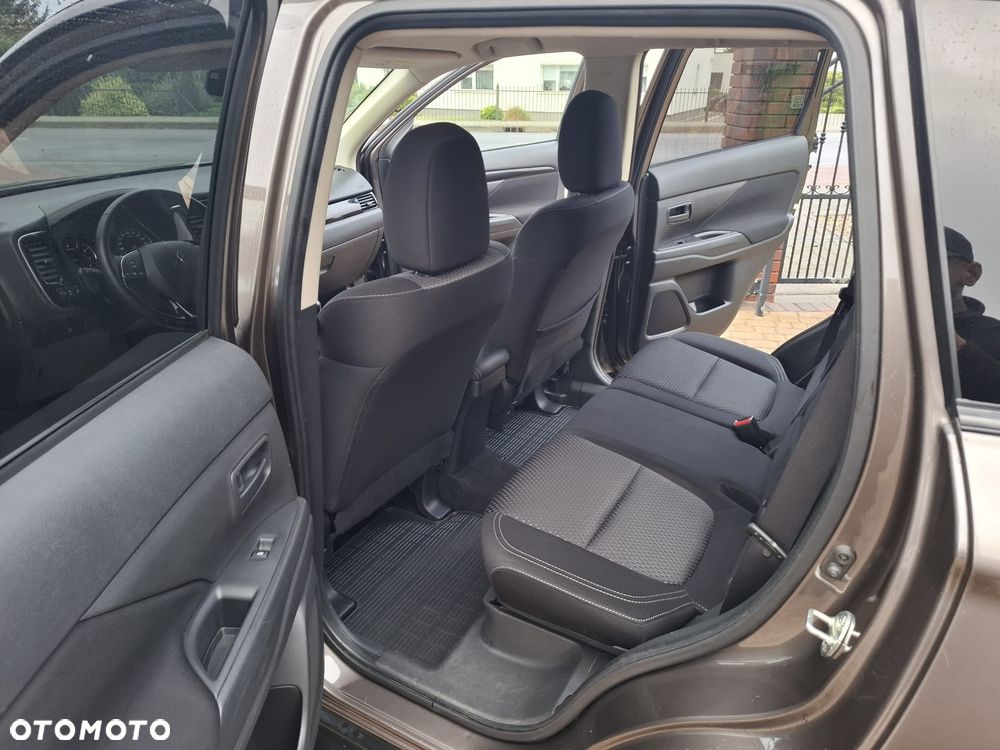 Mitsubishi Outlander - 12