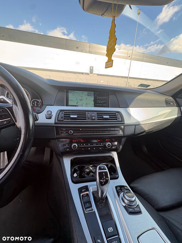 BMW Seria 5 525d xDrive - 9