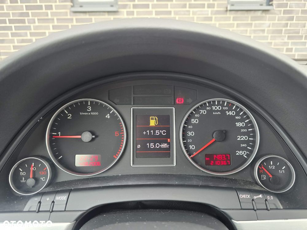Audi A4 Avant 2.0 TDI DPF quattro - 30