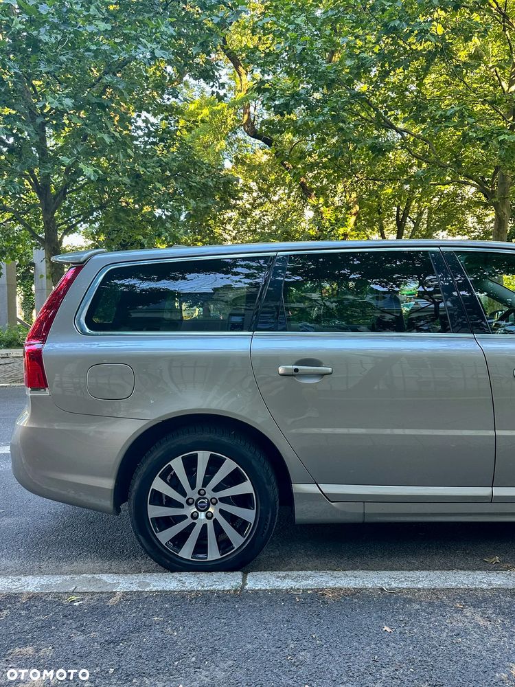 Volvo V70 D5 AWD Summum - 9