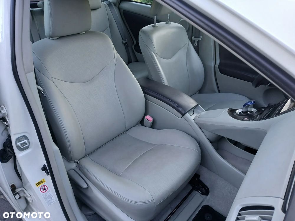Toyota Prius (Hybrid) Executive - 20